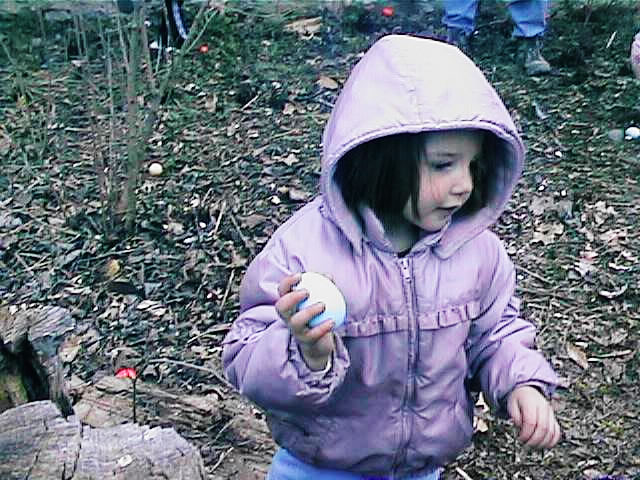 https://www.dundeemill.org/pictures/2005/4 girlwithegg.jpg